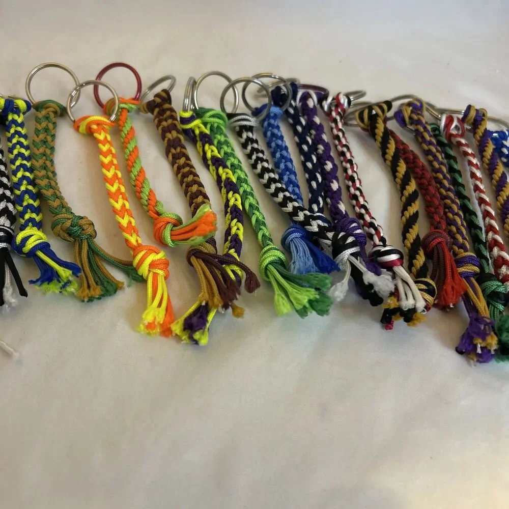 #8469 LOT OF 25 HAND MADE ROPE KEY CHAINS 4-10 IN LONG